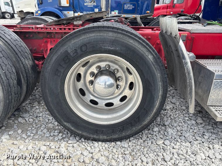 image for item YA2623 2022 Peterbilt 389 semi truck