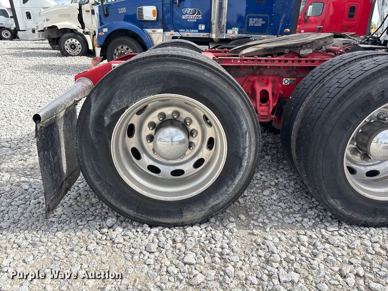 image for item YA2623 2022 Peterbilt 389 semi truck