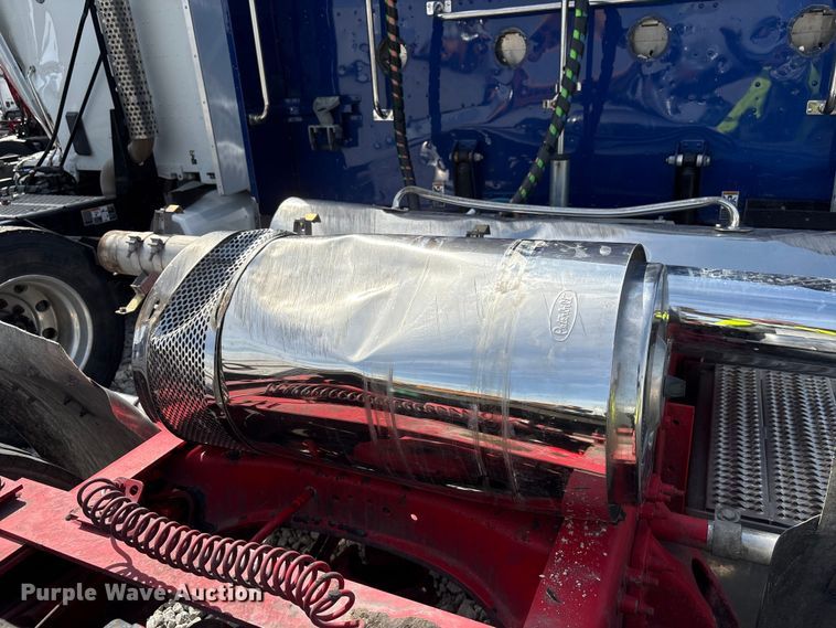 image for item YA2623 2022 Peterbilt 389 semi truck