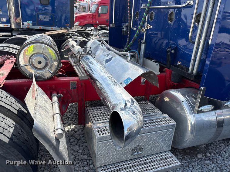 image for item YA2623 2022 Peterbilt 389 semi truck