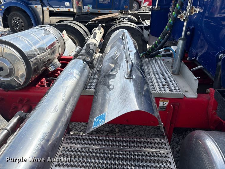 image for item YA2623 2022 Peterbilt 389 semi truck