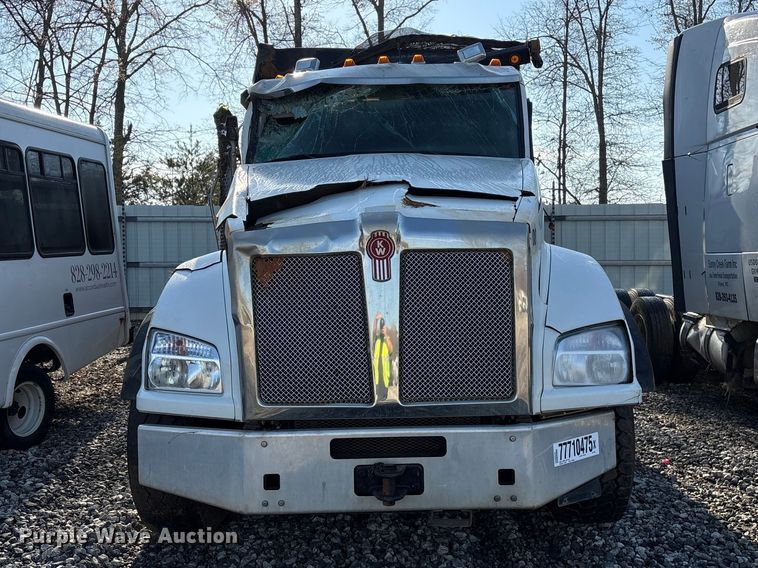 image for item YA2639 2022 Kenworth T880 dump truck