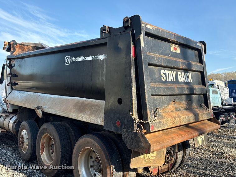 image for item YA2639 2022 Kenworth T880 dump truck