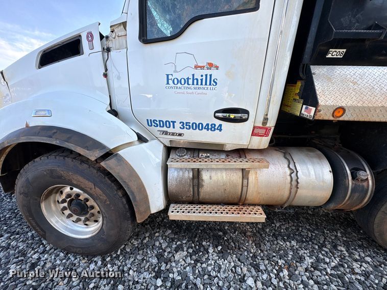 image for item YA2639 2022 Kenworth T880 dump truck