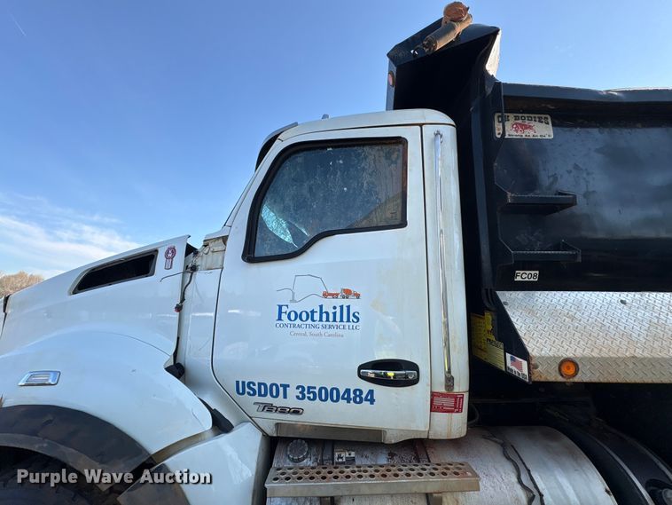 image for item YA2639 2022 Kenworth T880 dump truck