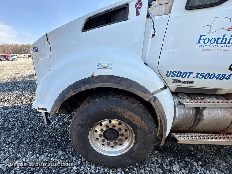 image for item YA2639 2022 Kenworth T880 dump truck