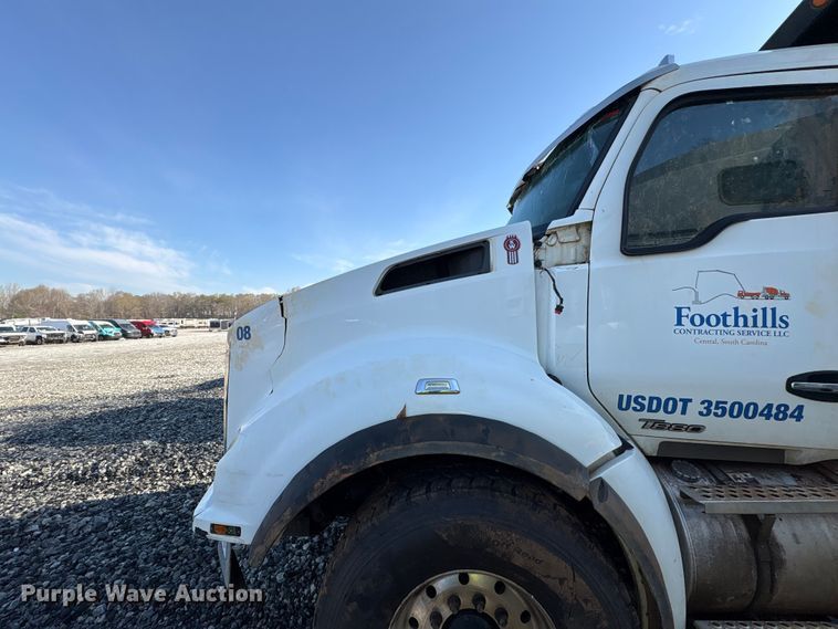 image for item YA2639 2022 Kenworth T880 dump truck
