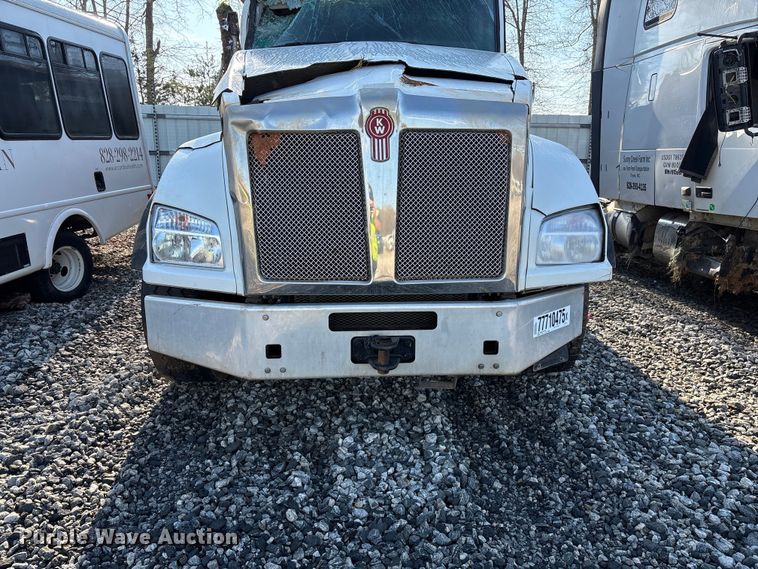 image for item YA2639 2022 Kenworth T880 dump truck