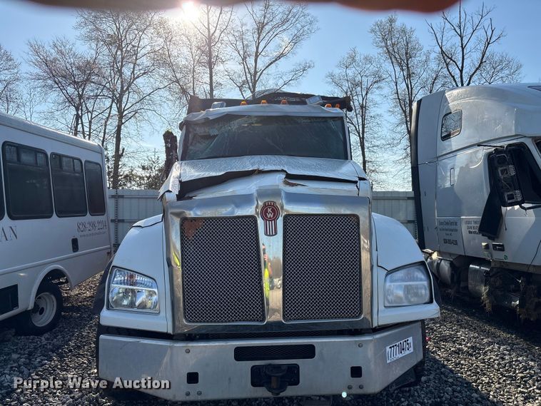 image for item YA2639 2022 Kenworth T880 dump truck