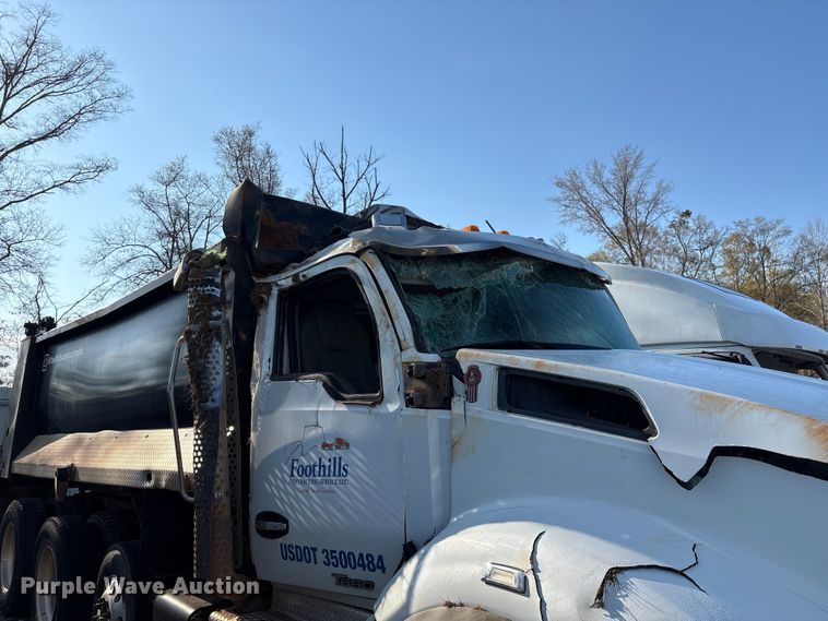 image for item YA2639 2022 Kenworth T880 dump truck