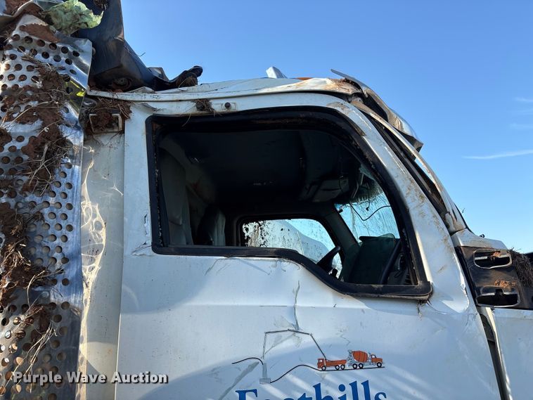 image for item YA2639 2022 Kenworth T880 dump truck