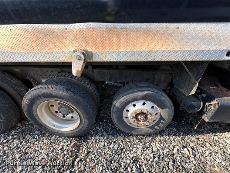 image for item YA2639 2022 Kenworth T880 dump truck