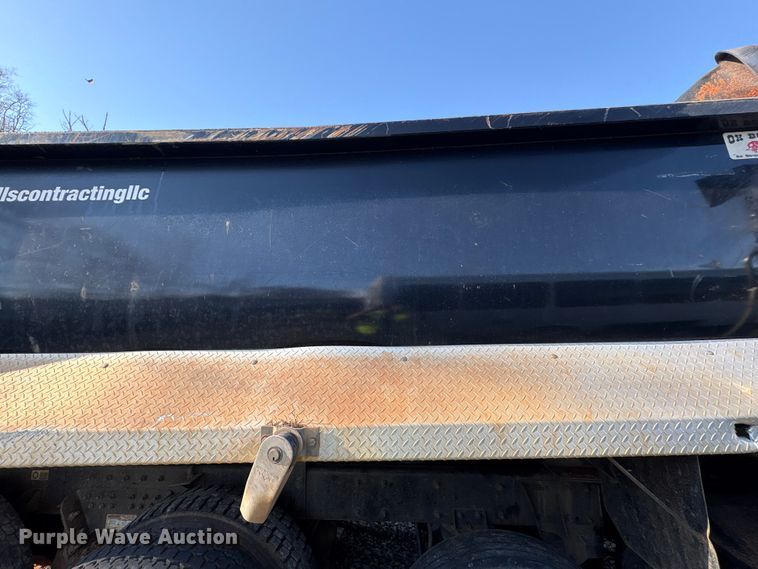 image for item YA2639 2022 Kenworth T880 dump truck