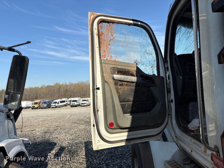 image for item YA2639 2022 Kenworth T880 dump truck