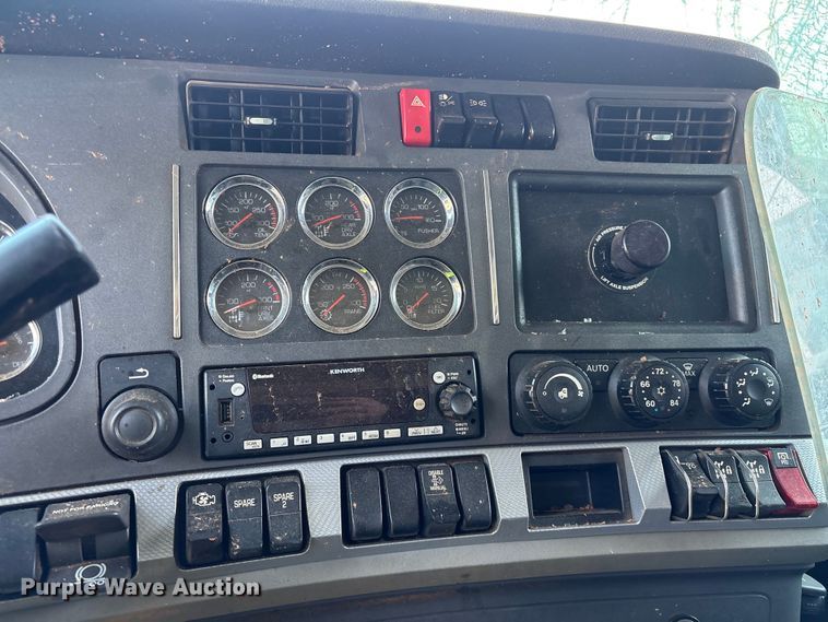 image for item YA2639 2022 Kenworth T880 dump truck