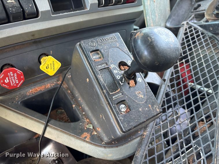 image for item YA2639 2022 Kenworth T880 dump truck