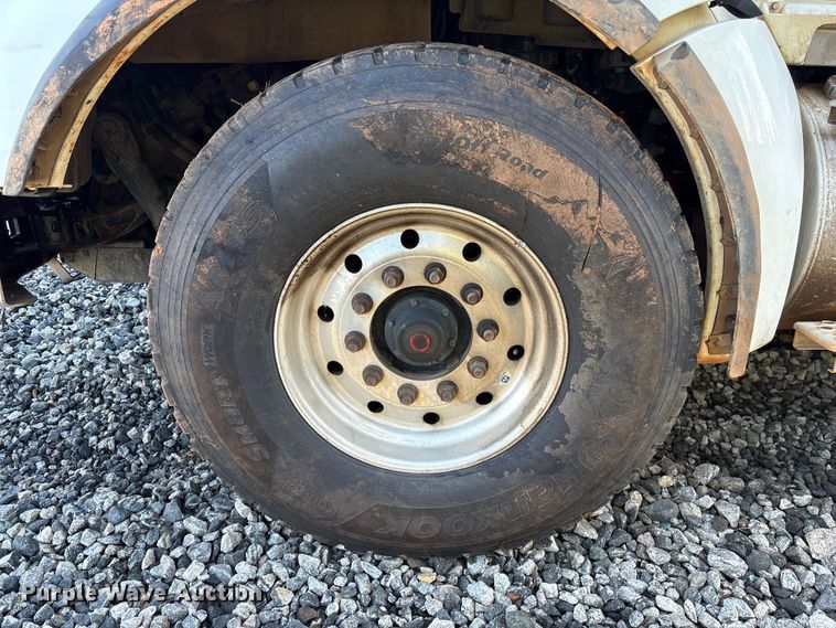 image for item YA2639 2022 Kenworth T880 dump truck