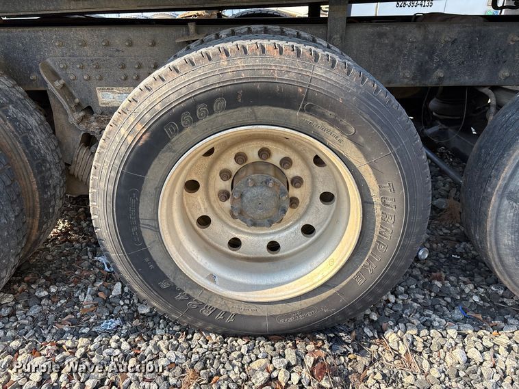 image for item YA2639 2022 Kenworth T880 dump truck