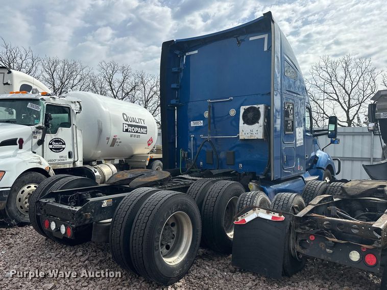 image for item YA2743 2020 Kenworth T680 semi truck