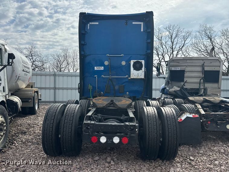 image for item YA2743 2020 Kenworth T680 semi truck