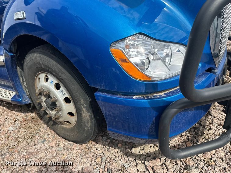 image for item YA2743 2020 Kenworth T680 semi truck