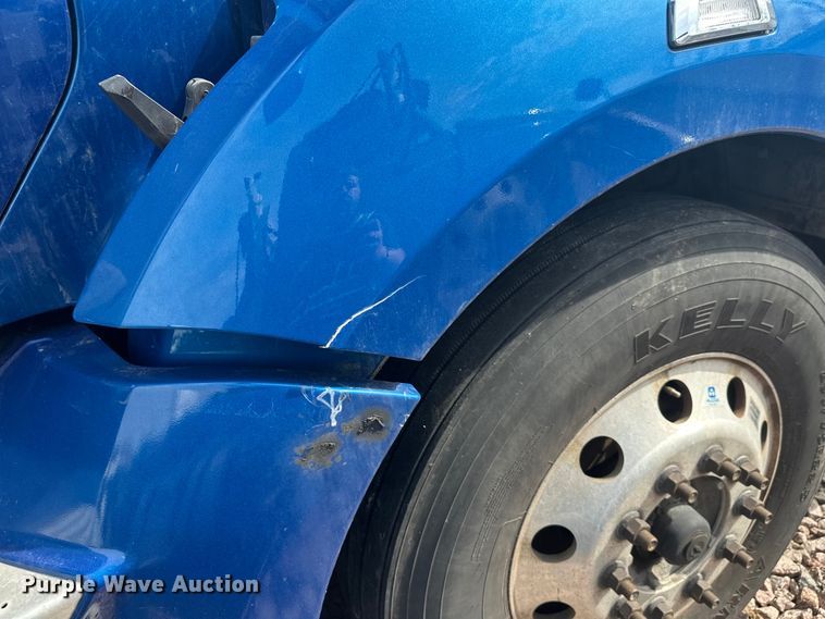 image for item YA2743 2020 Kenworth T680 semi truck