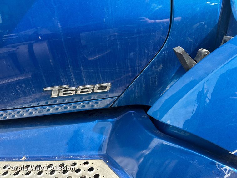 image for item YA2743 2020 Kenworth T680 semi truck