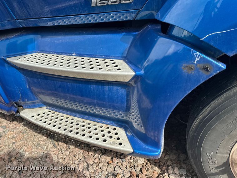 image for item YA2743 2020 Kenworth T680 semi truck