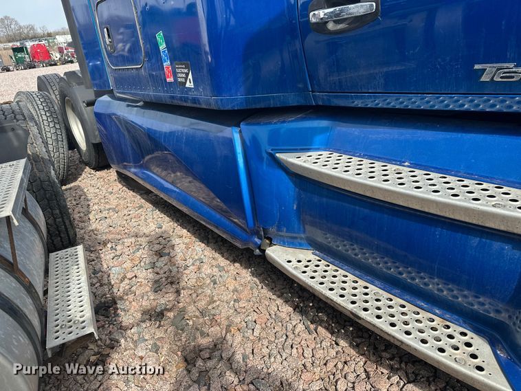 image for item YA2743 2020 Kenworth T680 semi truck