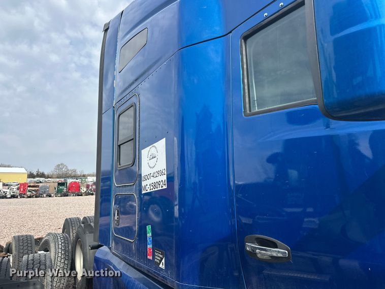 image for item YA2743 2020 Kenworth T680 semi truck