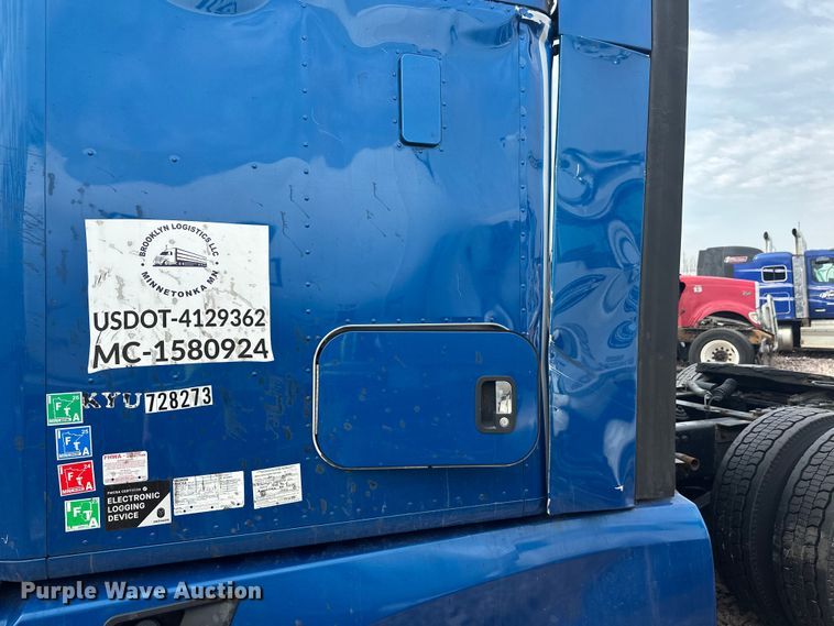 image for item YA2743 2020 Kenworth T680 semi truck