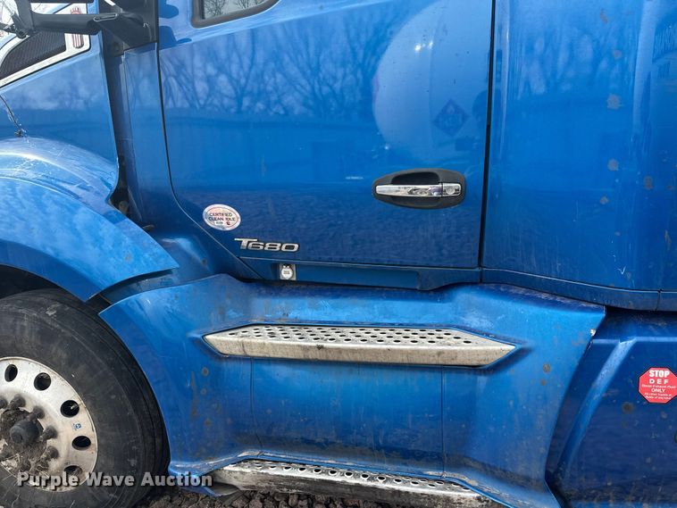 image for item YA2743 2020 Kenworth T680 semi truck