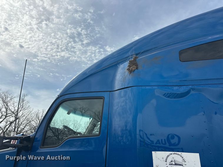 image for item YA2743 2020 Kenworth T680 semi truck