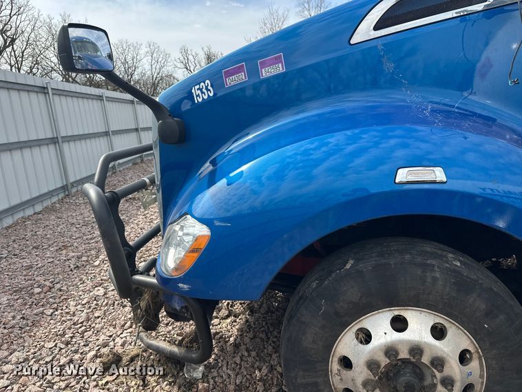 image for item YA2743 2020 Kenworth T680 semi truck