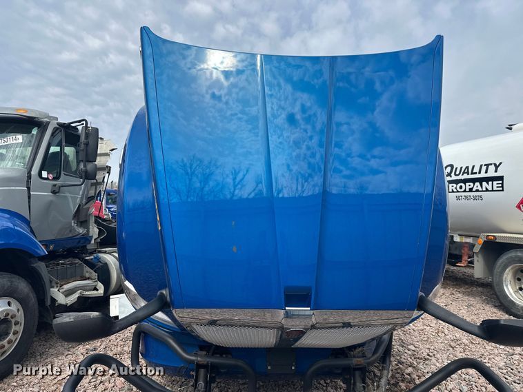 image for item YA2743 2020 Kenworth T680 semi truck