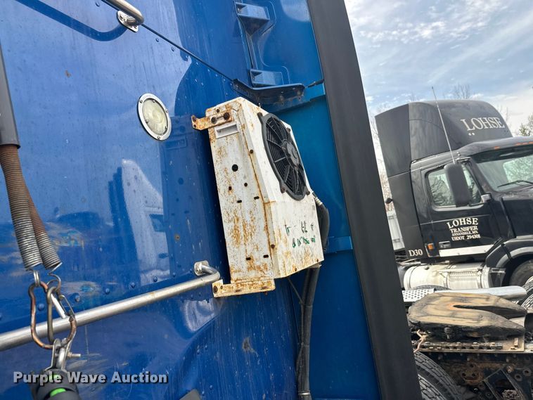 image for item YA2743 2020 Kenworth T680 semi truck