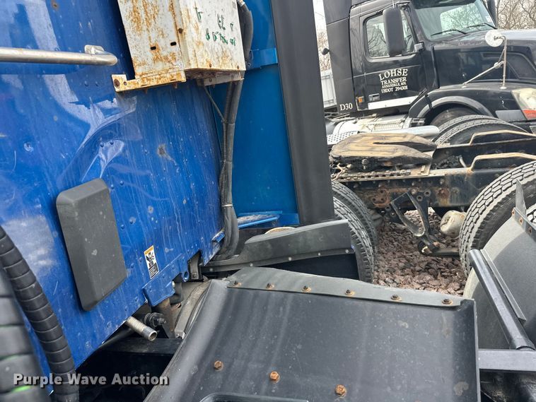 image for item YA2743 2020 Kenworth T680 semi truck