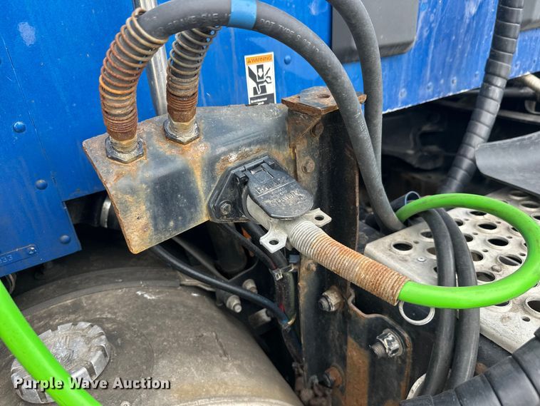 image for item YA2743 2020 Kenworth T680 semi truck