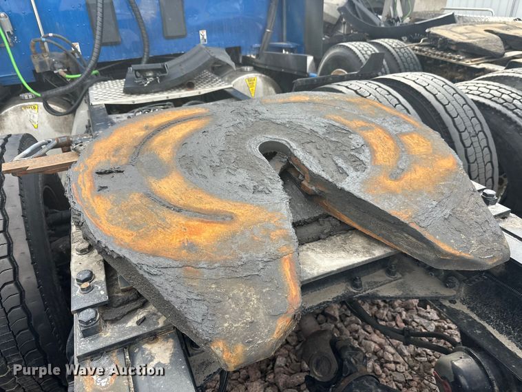 image for item YA2743 2020 Kenworth T680 semi truck