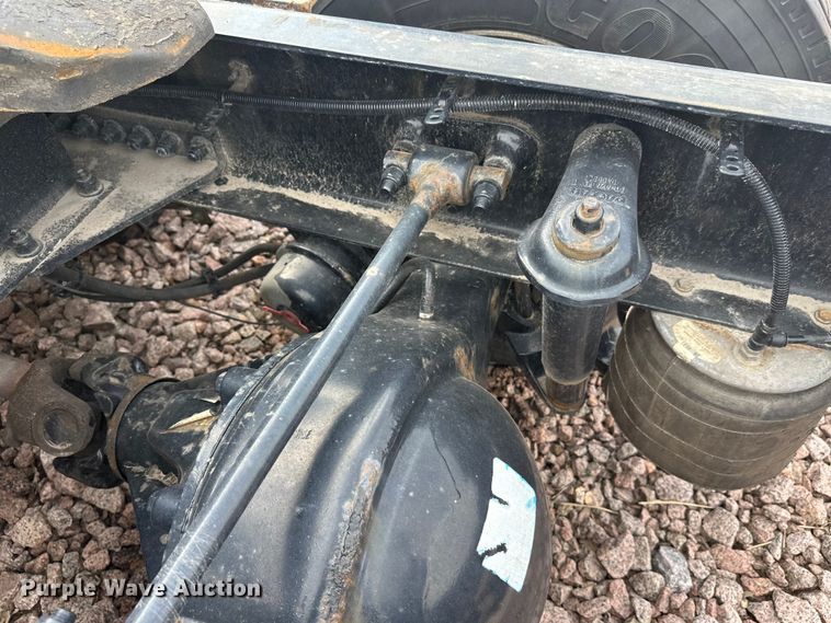 image for item YA2743 2020 Kenworth T680 semi truck