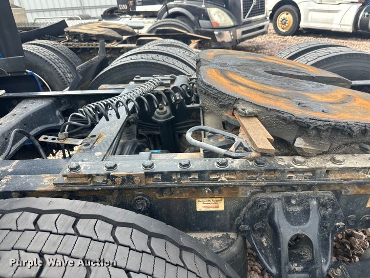 image for item YA2743 2020 Kenworth T680 semi truck