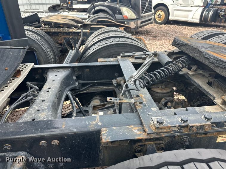 image for item YA2743 2020 Kenworth T680 semi truck