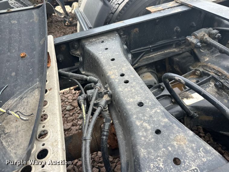 image for item YA2743 2020 Kenworth T680 semi truck