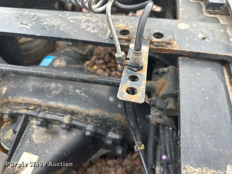 image for item YA2743 2020 Kenworth T680 semi truck