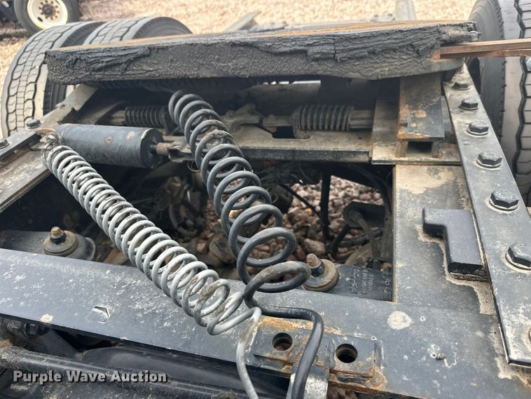 image for item YA2743 2020 Kenworth T680 semi truck