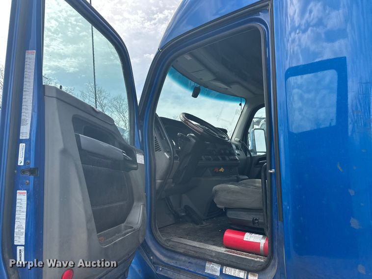 image for item YA2743 2020 Kenworth T680 semi truck