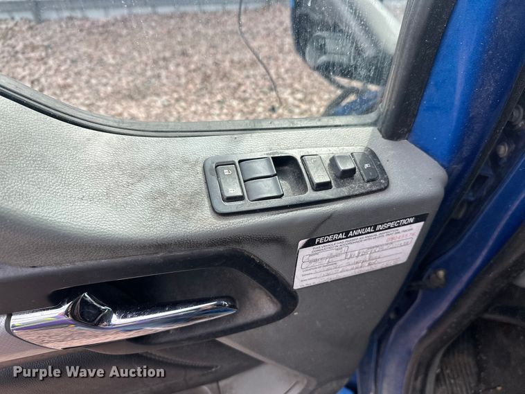 image for item YA2743 2020 Kenworth T680 semi truck