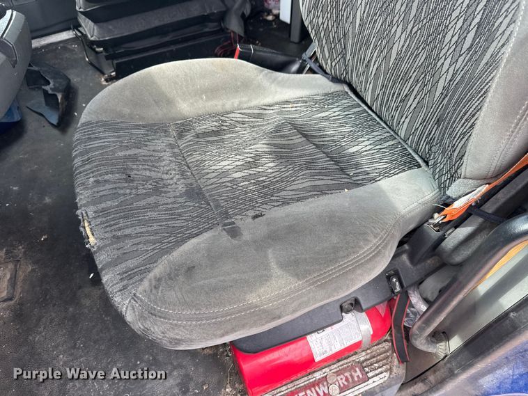 image for item YA2743 2020 Kenworth T680 semi truck