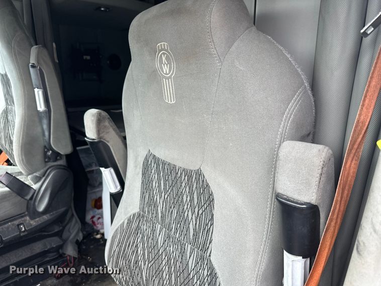 image for item YA2743 2020 Kenworth T680 semi truck