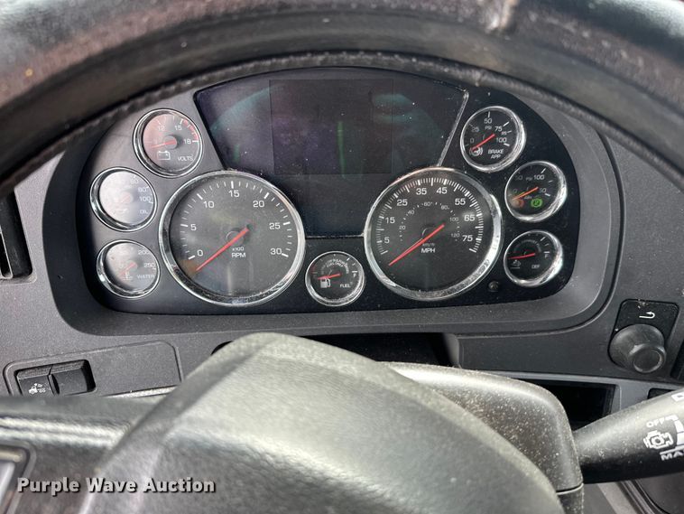 image for item YA2743 2020 Kenworth T680 semi truck